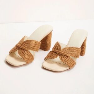 NWT Vici Vacation Ready Raffia Heeled Sandals in Toffee